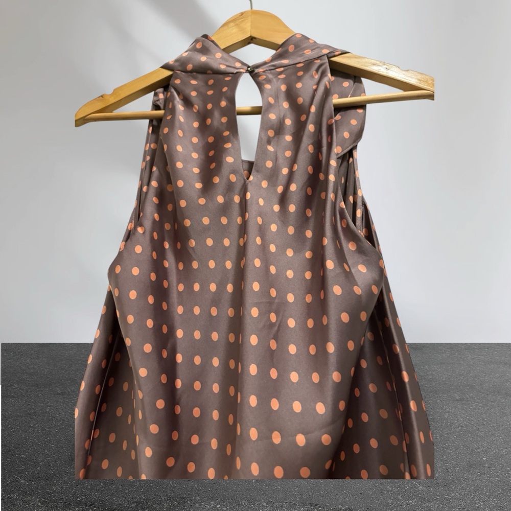 Violet & Claire Size M Brown/Orange Poker Dot Sleeveless Draped Neckline Blouse - Picture 5 of 15